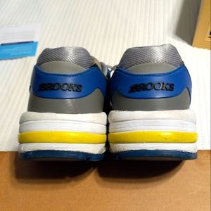 Brooks Beast. Size 11.5